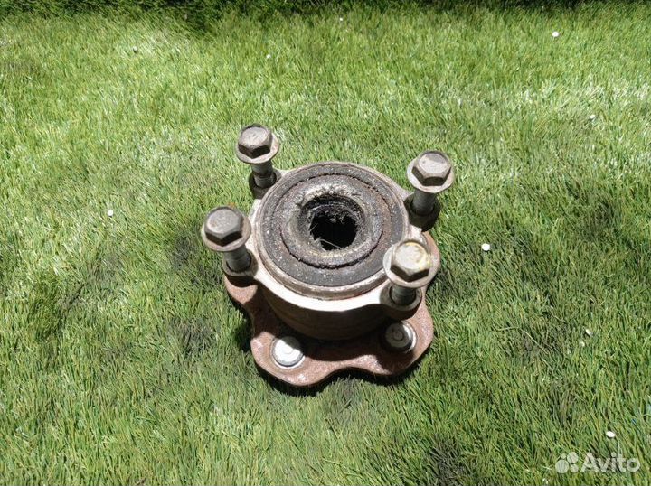 Ступица задняя левая Nissan Teana J32