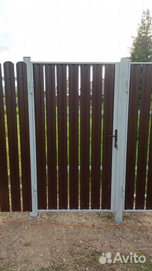 Забор из евроштакетника работа по договору качеств