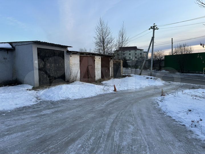 Гараж, > 30 м²