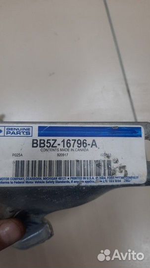 Петля капота правая Ford Explorer