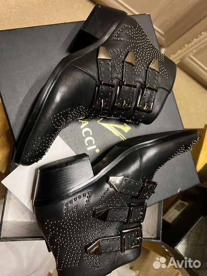 Ботинка казаки Vitacci