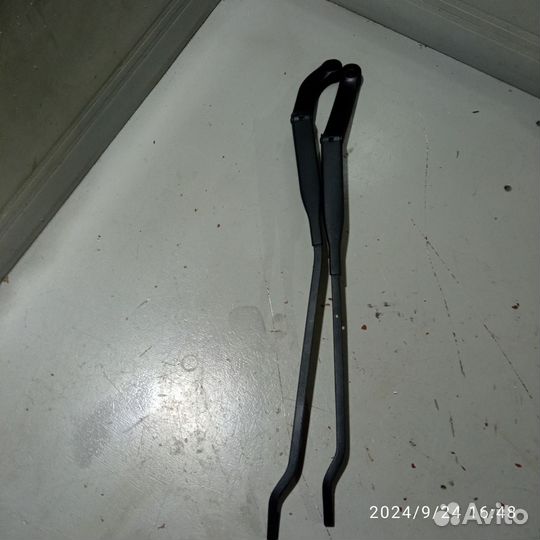 Поводок дворника audi 80 b4