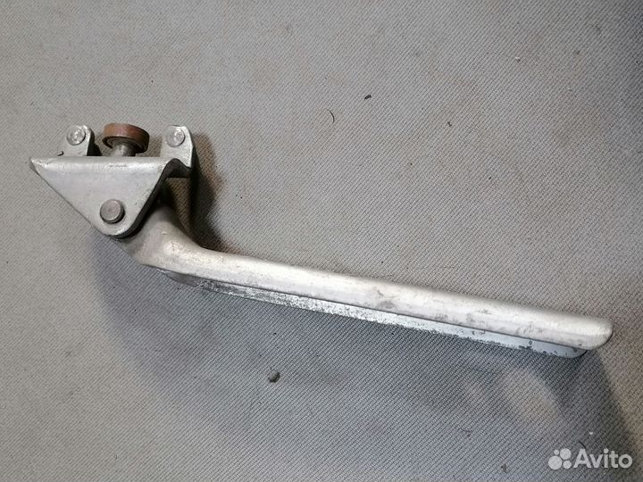 Ролик двери сдвижной средний Toyota Lite Ace 1989