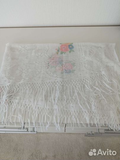 Нити на двери