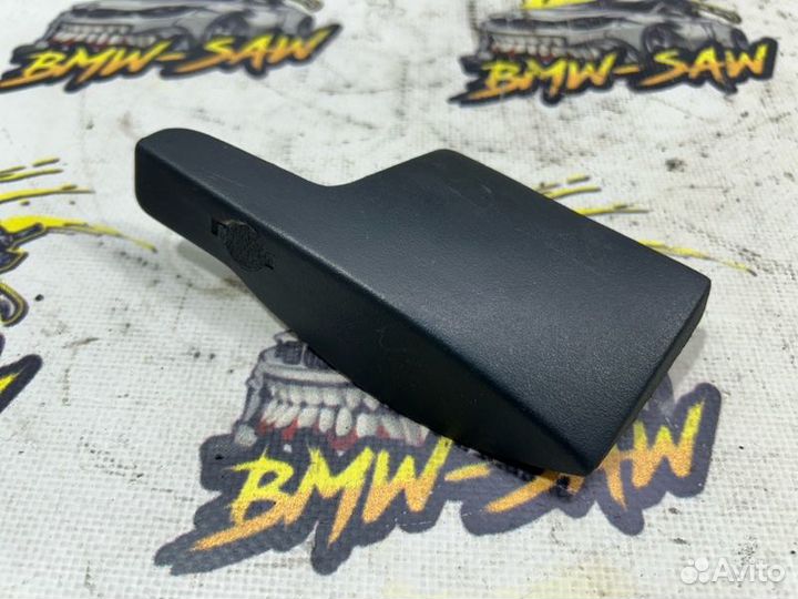 Накладка салазки правая Audi A6 C4 AAH 1995