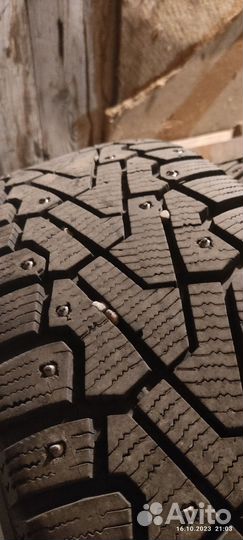 Pirelli Ice Zero 215/65 R16