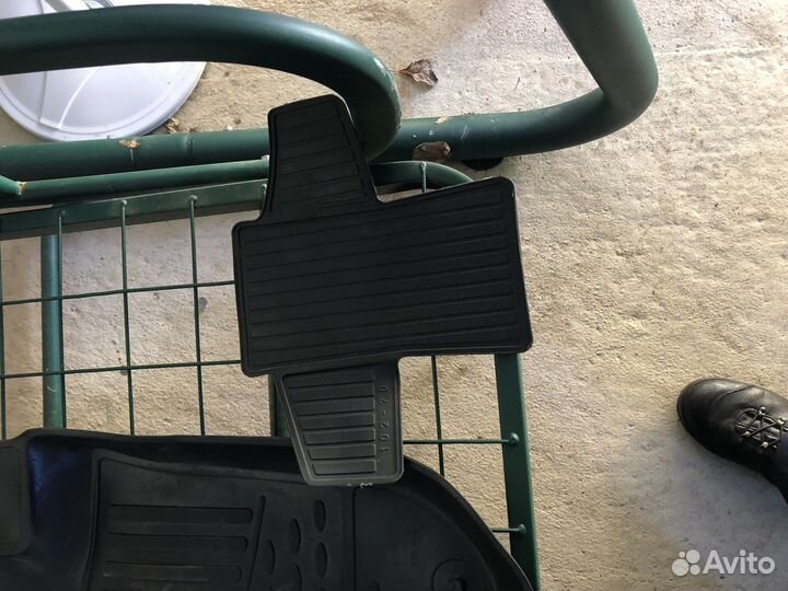 Автомобильные коврики резиновые