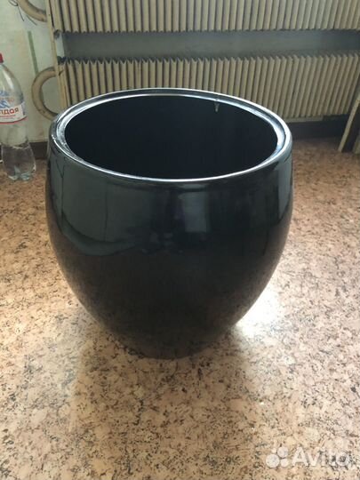 Глиняный горшок для цветов большой