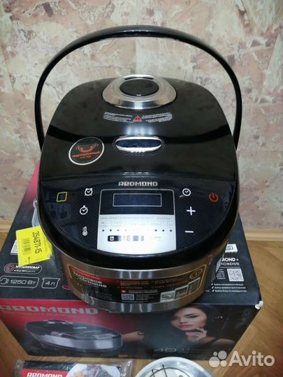 Мультиварка Редмонд RMC-IHM302