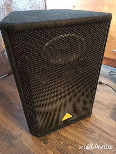 Колонка Behringer 1220