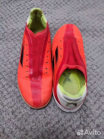 Футзалки adidas x красного цвета