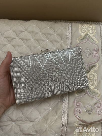 Вечернее платье и клатч