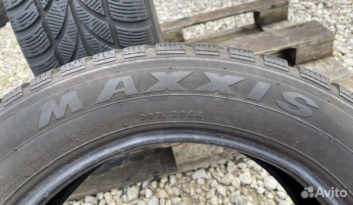 Maxxis WP-05 ArcticTrekker 225/55 R17