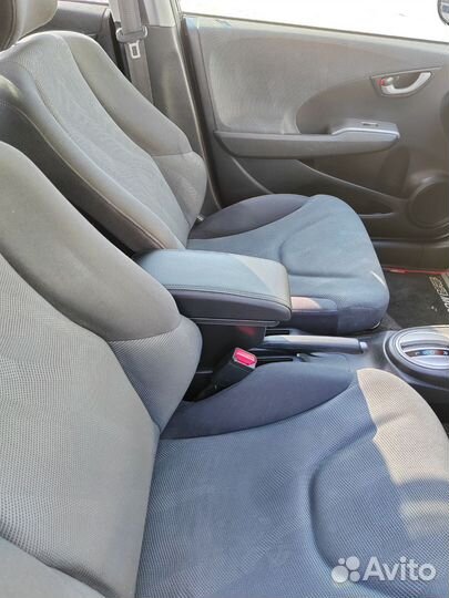 Подлокотник Honda Fit 2008-2013