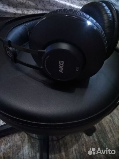 Студийные наушники akg k52