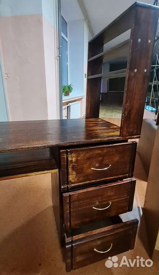 Маникюрный стол бу