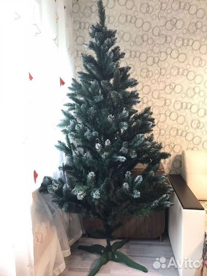 Елка искусственная заснеженная