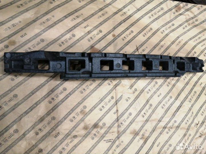 Абсорбер бампера передний Volkswagen Passat B6