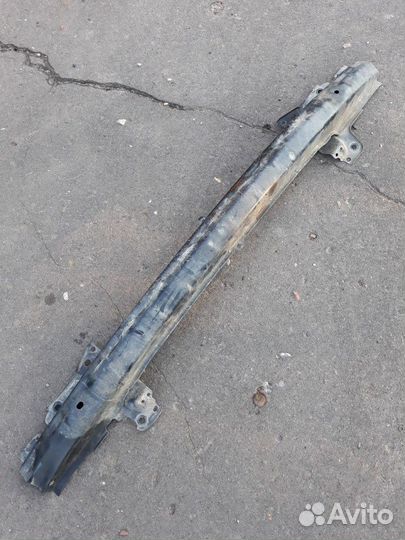 Усилитель переднего бампера vw golf 4