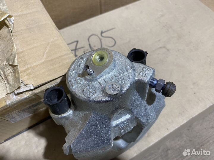 Суппорт тормозной передний левый VAG Новый