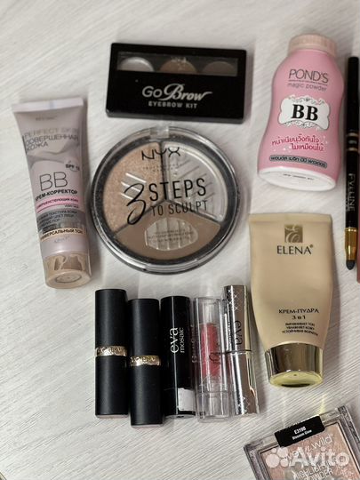 Набор косметики и кистей