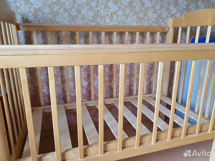 Детская кроватка с матрасом