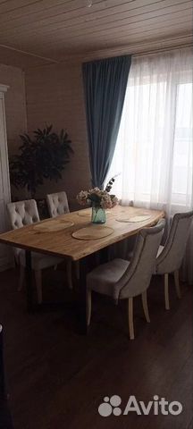 Кухонный стол из дерева