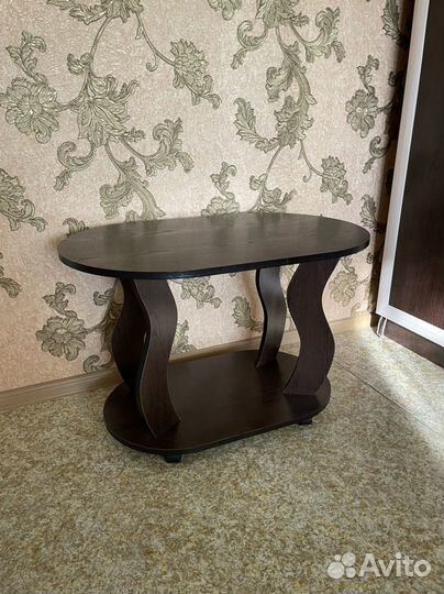 Журнальный столик на колесах