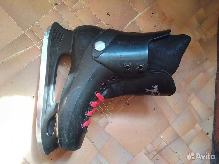 Коньки хоккейные