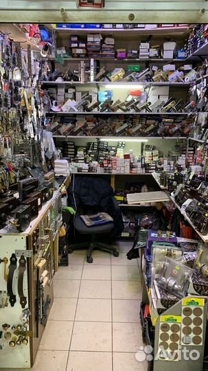Продам магазин замков и скобяных изделий