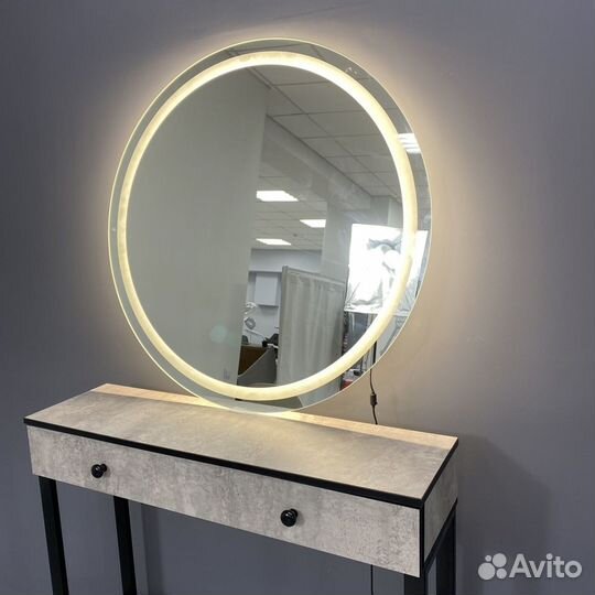 Кргуглое гримерное зеркало со светом