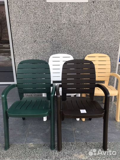 Кресло пластиковое усиленное