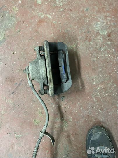 Суппорт передний левый. правый Hyundai Creta 2.0