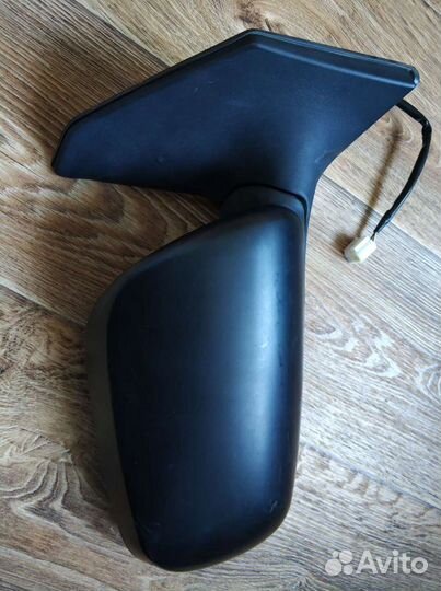 Зеркало правое Toyota Avensis