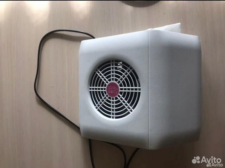 Маникюрный стол