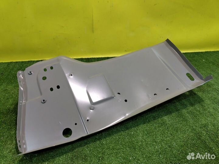 Брызговик передний левый LADA Niva Travel 2020