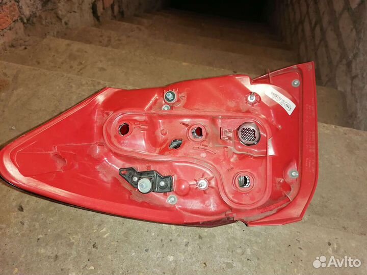 Задняя фара на тойоту auris