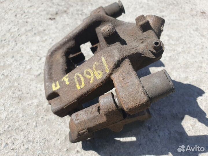 Суппорт задний правый Mercedes-Benz C-Class W204