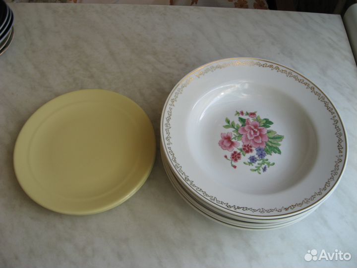 Продам фарфоровые тарелки и блюдца. СССР