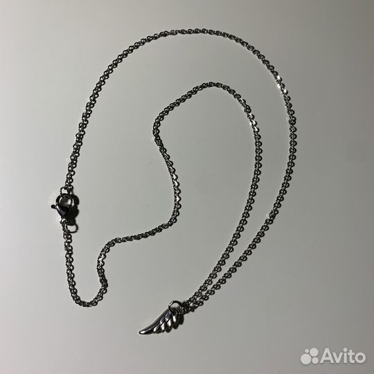 Цепочка с подвеской в виде крылышка