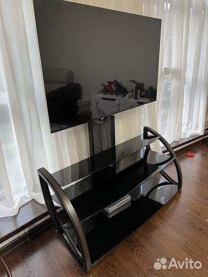 Стеклянная тумба под тв