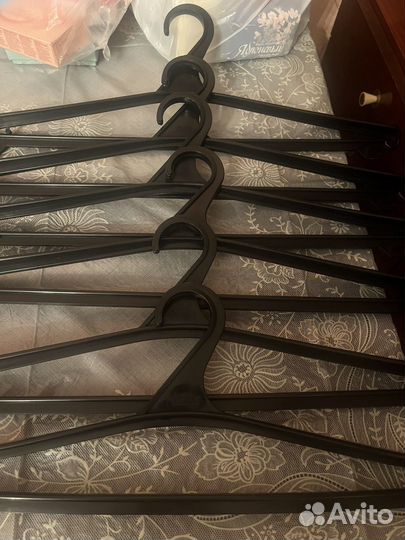 Вешалки плечики пластмассовые 9 штук