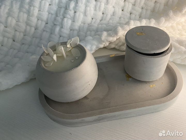 Поднос из гипса, ароматическая свеча и шкатулка