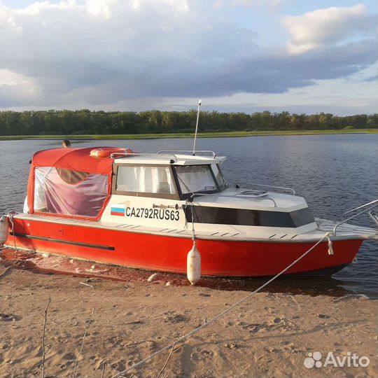 Аренда катера с капитаном, прогулка за Волгой