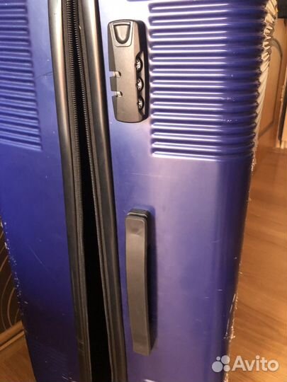 Продам переноску и чемодан большой