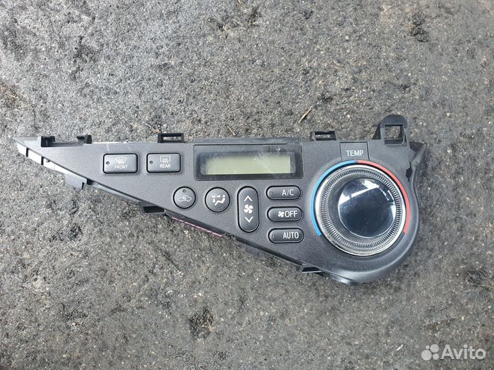 Блок управления климат-контролем c Toyota Aqua NHP