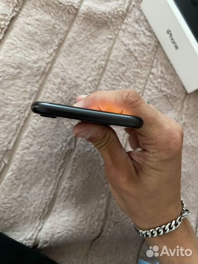 Телефон iPhone 7