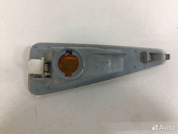 Повторитель на крыло Renault Sandero 2009-2014