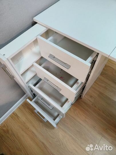 Маникюрные столы б/у