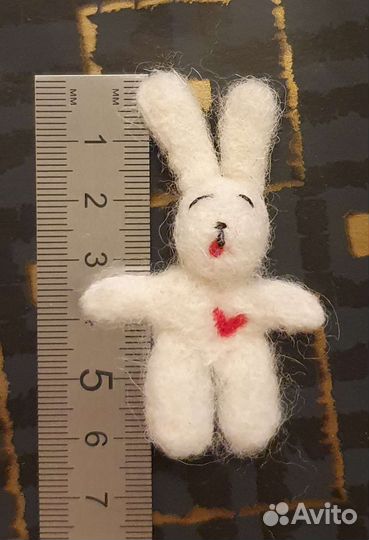 Заяц значок